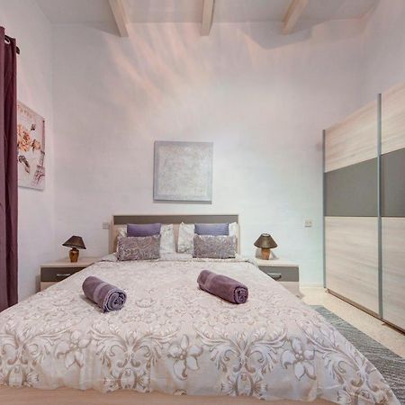 Valletta 2 Bedroom Sleeps 6 Apartment Walking Distance To Centre And The Sea Bagian luar foto