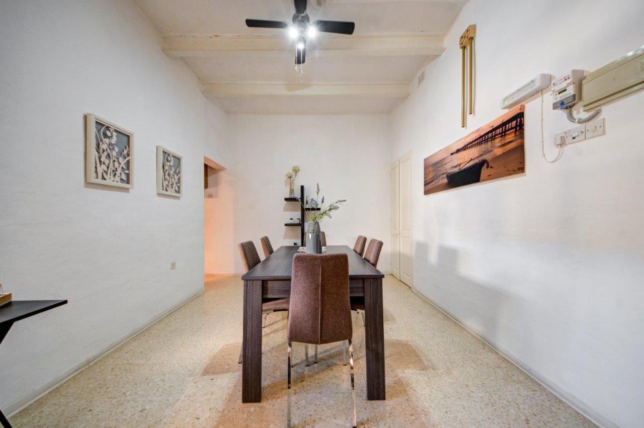 Valletta 2 Bedroom Sleeps 6 Apartment Walking Distance To Centre And The Sea Bagian luar foto