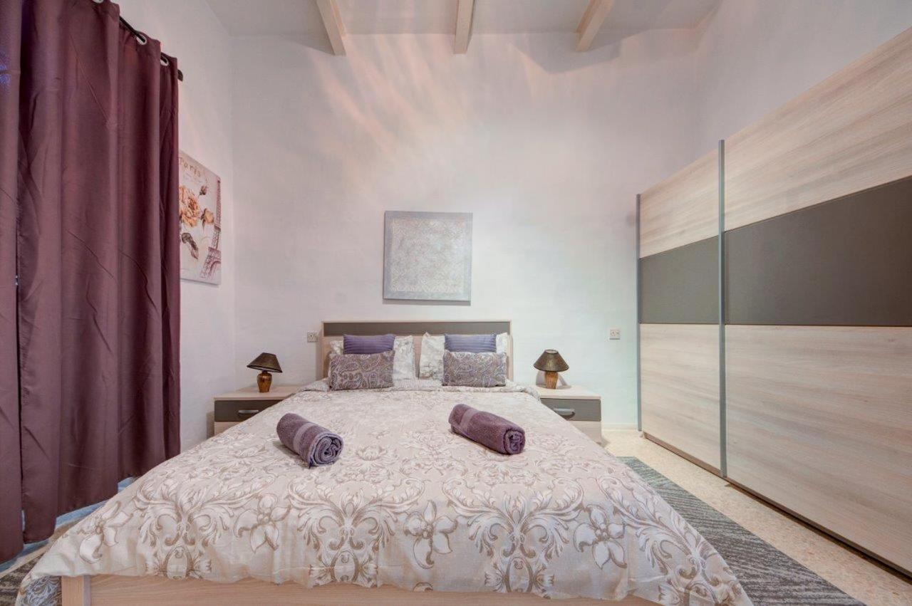 Valletta 2 Bedroom Sleeps 6 Apartment Walking Distance To Centre And The Sea Bagian luar foto
